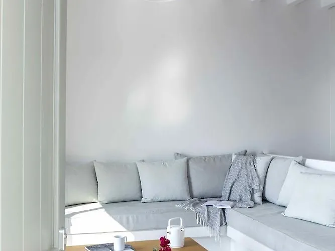 Phos Tinos Agios Romanos