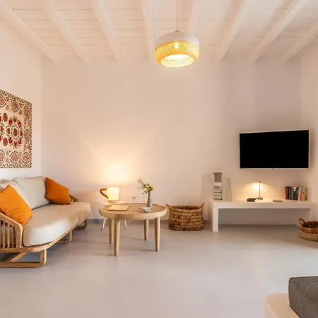 Phos Tinos Villa *