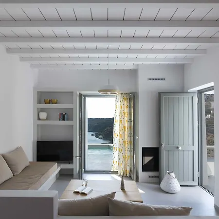 Phos Tinos Villa *