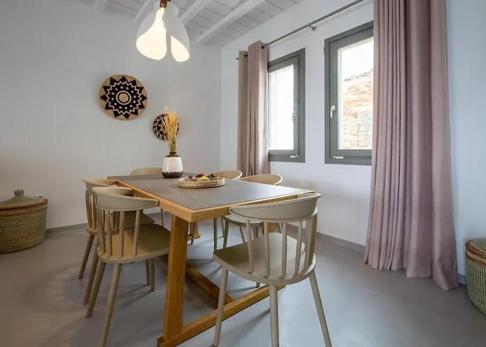 Phos Tinos Agios Romanos